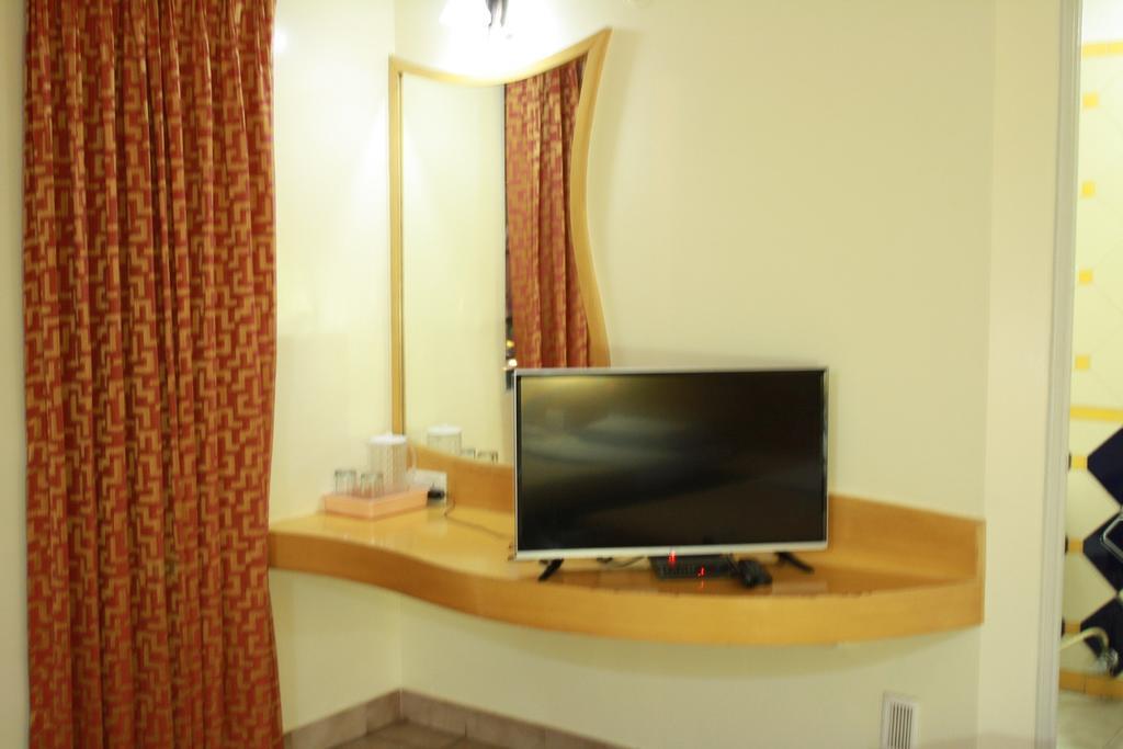 Tom'S Hotel Bangalore Luaran gambar