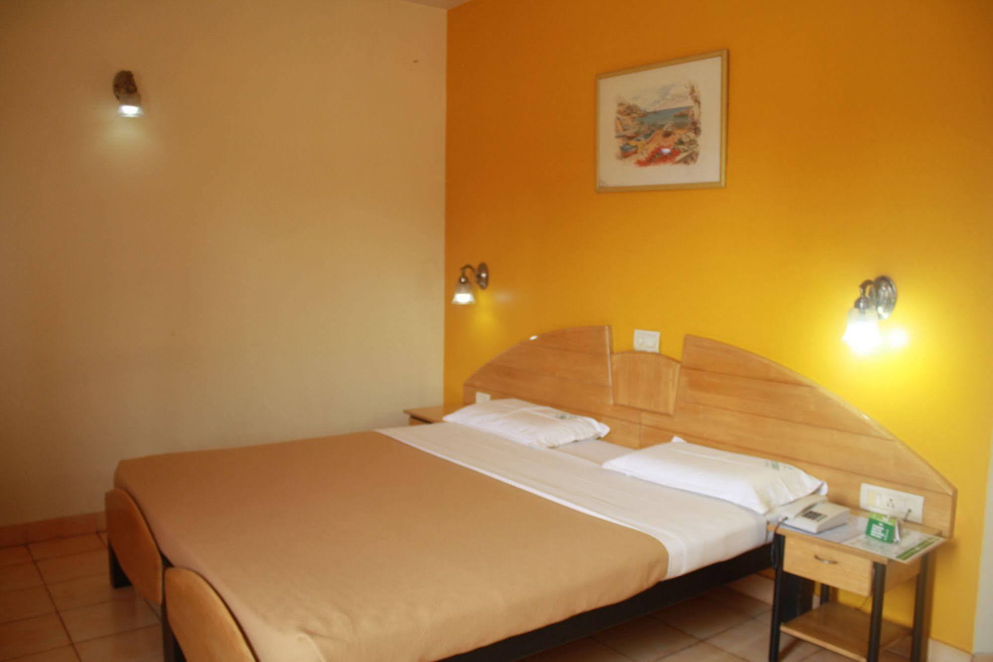 Tom'S Hotel Bangalore Luaran gambar