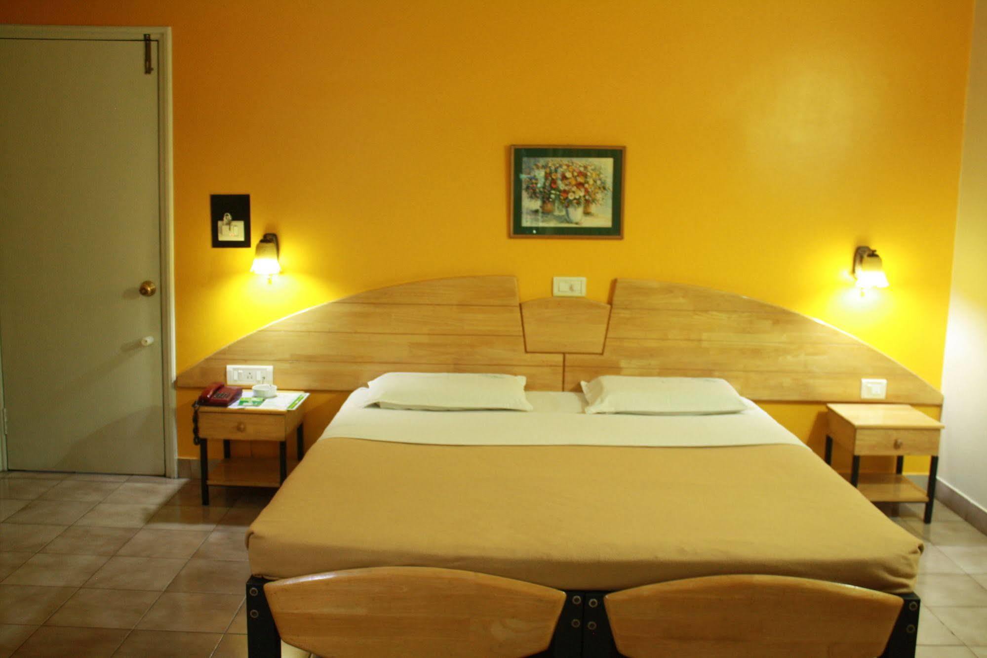 Tom'S Hotel Bangalore Luaran gambar