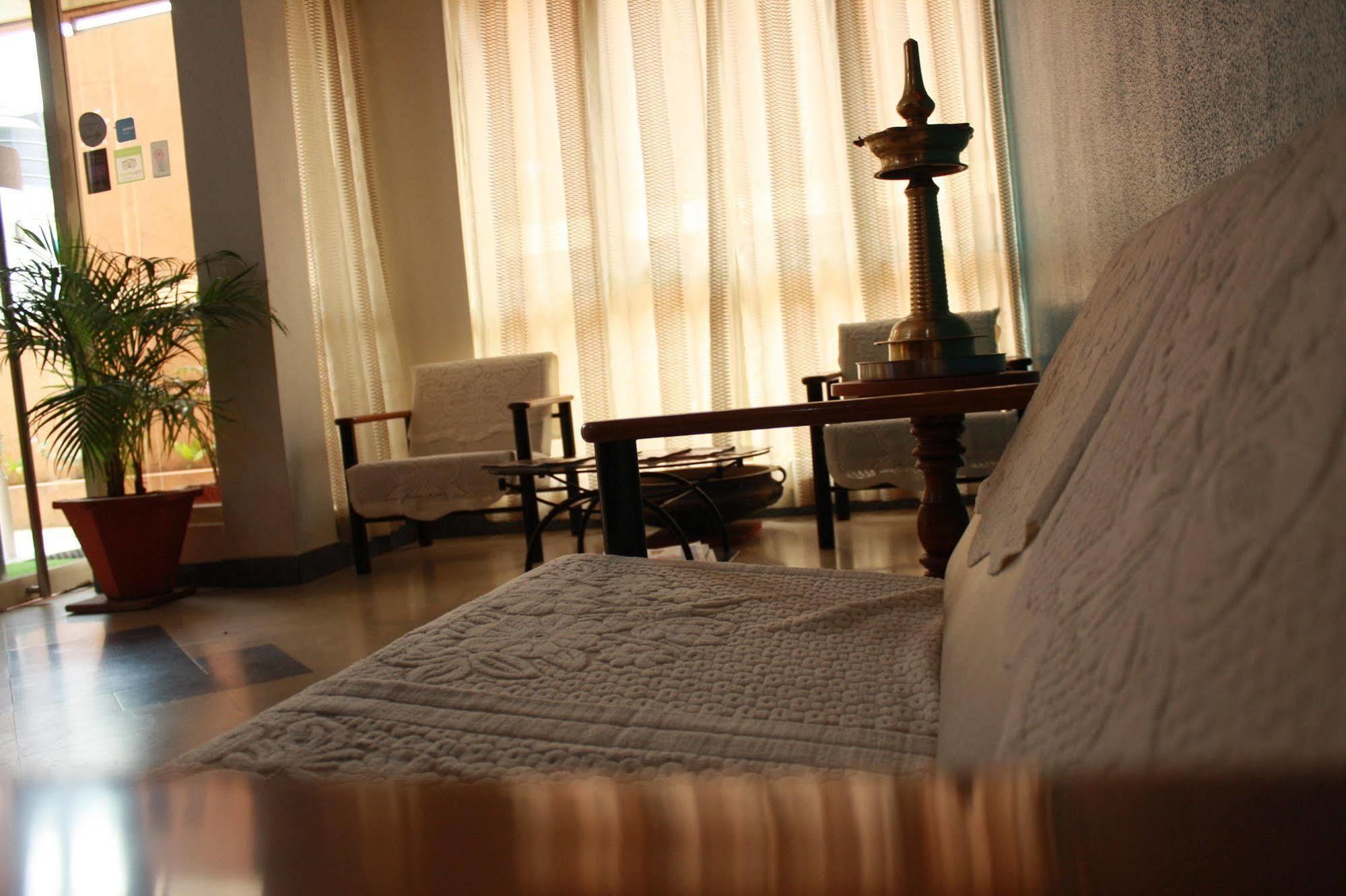 Tom'S Hotel Bangalore Luaran gambar